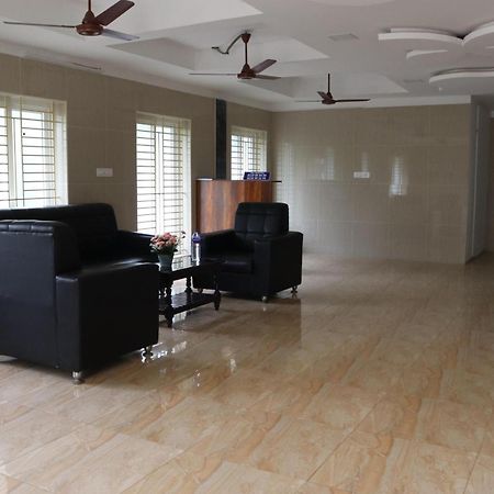 Hotel Star Nivas, Srirangam Tiruchirappalli Bagian luar foto